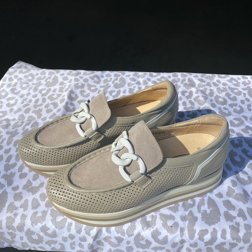 Soft Waves Cassie Size EU 39 (US 8.5) Never Worn